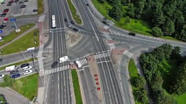 Tallinn Jarve, Estonya 'da Yoğun Şehir Kavşağının Hava Hızı - Yaz Trafik Akışı