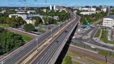 Yaz mevsiminde Parnu Otoyolu Viyana Havalimanı - Tallinn, Estonya