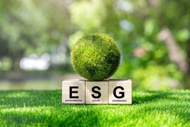 ESG 'nin çevresel, sosyal ve hükümet kavramları. Ağaç bloğunda ESG kelimeleri. Sürdürülebilir bir organizasyon fikri. 