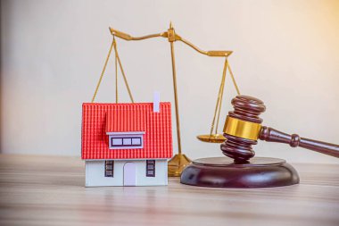 Ev ve hukuk kavramı, sadece nesne, modern ofiste kimse.