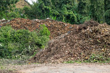 Gübre yığınları toprak mikroorganizmalarıyla doludur. Çiftçilik, çiftçiliğin hiçbir aşamasında kimyasal kullanmadan doğal yöntemlerle yapılır..