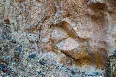 Pha Chor Mae Wang Ulusal Parkı 'nın harikulade manzarası toprak levhaların yükselmesi ve aynı zamanda rüzgar ve yağmurun erozyonundan kaynaklanan doğal bir olaydır (Resimlerde gürültü ve film tahılları var)