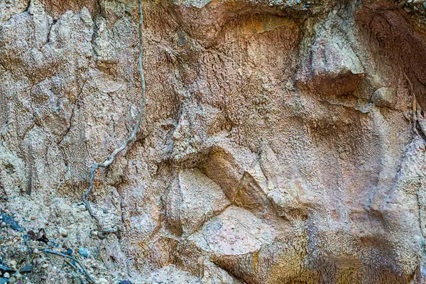 Pha Chor Mae Wang Ulusal Parkı 'nın harikulade manzarası toprak levhaların yükselmesi ve aynı zamanda rüzgar ve yağmurun erozyonundan kaynaklanan doğal bir olaydır (Resimlerde gürültü ve film tahılları var)