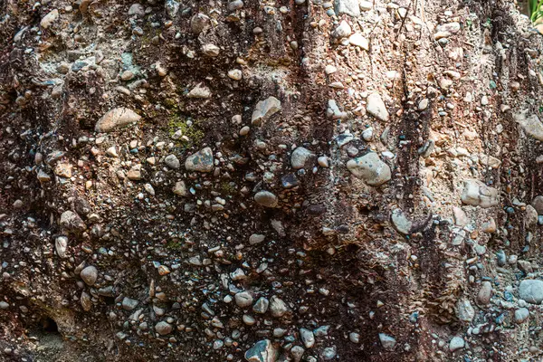 Pha Chor Mae Wang Ulusal Parkı 'nın harikulade manzarası toprak levhaların yükselmesi ve aynı zamanda rüzgar ve yağmurun erozyonundan kaynaklanan doğal bir olaydır (Resimlerde gürültü ve film tahılları var)