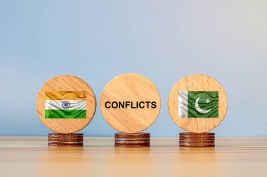 Nükleer çatışmanın tam ölçekli bir savaşa dönüşebileceği endişesiyle Hindistan-Pakistan çatışmasına göz kulak olun..