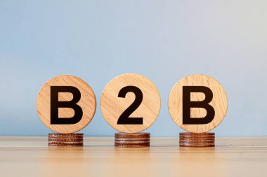 B2B, B2C Kavramı 'na karşı. İş adamı, İş Dünyası Pazarlama için Müşteri Ticareti Dijital Teknolojisi Dijital Pazarlama İletişiminde Bilgi İşletmelerinin Analizine Yardım Etmek İçin AI Ajanını Kullanıyor
