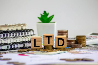 LTD A, sermayesini eşit değerde hisseye bölerek kurulmuş bir iş kurumudur. Hissedarlar sadece sahip oldukları hisselerin tamamını henüz ödemedikleri kadar sorumludurlar..