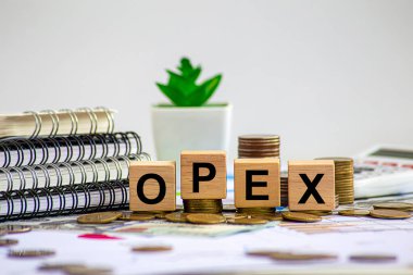 OPEX, klavyede ofis araçlarıyla birlikte tahta bir küp üzerine yazıldı
