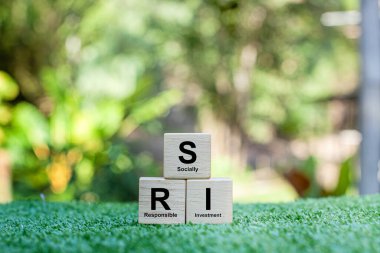 SRI Sosyal Sorumluluk Yatırımından Sorumlu Toplumsal Yatırım, etik, sosyal veya çevresel hedeflerin yanı sıra finansal geri dönüşleri de değerlendirmeyi amaçlayan her türlü yatırım stratejisidir. SRI uygulayıcıları tarafından kabul edilen kaygılar genellikle 