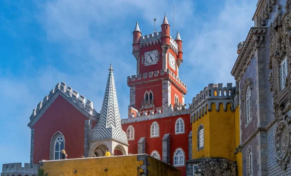 葡萄牙辛特拉 2018年4月 佩纳宫 Pena Palace 是葡萄牙里维拉市辛特拉市的一座浪漫主义城堡 — 图库照片