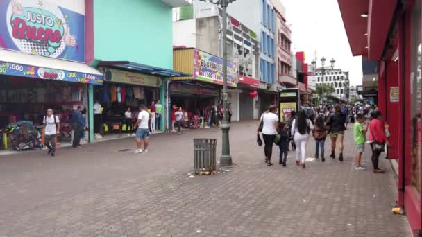 哥斯达黎加圣何塞 2022年6月 圣何塞市中心 当地居民在圣何塞中央市场街购物 — 图库视频影像