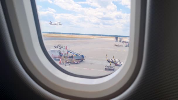 Франкфурт Германия Июнь 2022 Самолет Lufthansa Вылетает Аэропорта Франкфурта Видно — стоковое видео