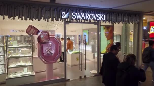 Стамбул Турция Декабрь 2022 Магазин Swarovski Торговом Центре Kanyon Который — стоковое видео