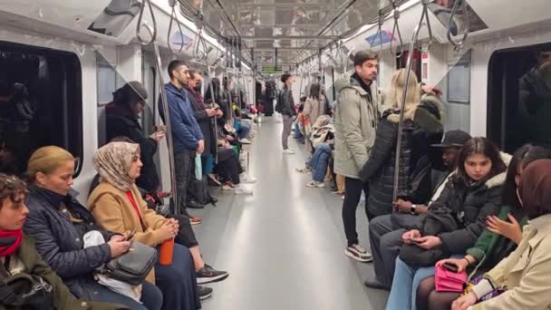 Istanbul Turchia Aprile 2023 Persone Viaggiano All Interno Treno Della — Video Stock