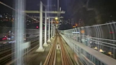 İstanbul, Türkiye - Mayıs 2023: İstanbul metro tünelinin zaman aşımı videosu. İstanbul metro tünelinden geçen metro treni bakış açısı.