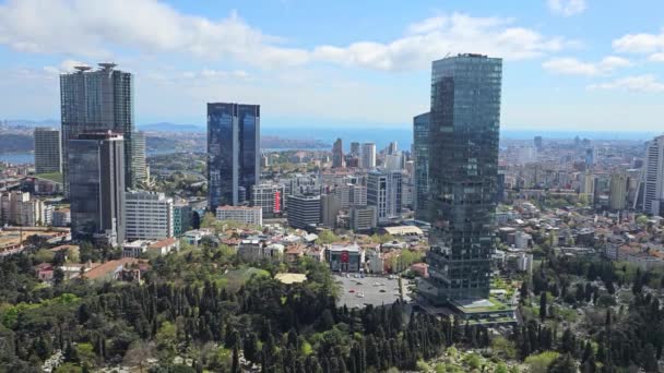 土耳其伊斯坦布尔 2023年5月 市中心和摩天大楼的空中景观 背景为博斯普鲁斯海的Levent和Besiktas地区的摩天大楼和现代办公大楼 — 图库视频影像