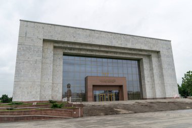 Bişkek, Kırgızistan - Mayıs 2022: Kırgızistan ve Orta Asya 'nın zengin kültürel ve tarihi mirasını sergileyen ünlü bir kurum olan Bişkek şehir merkezindeki Ulusal Tarih Müzesi.