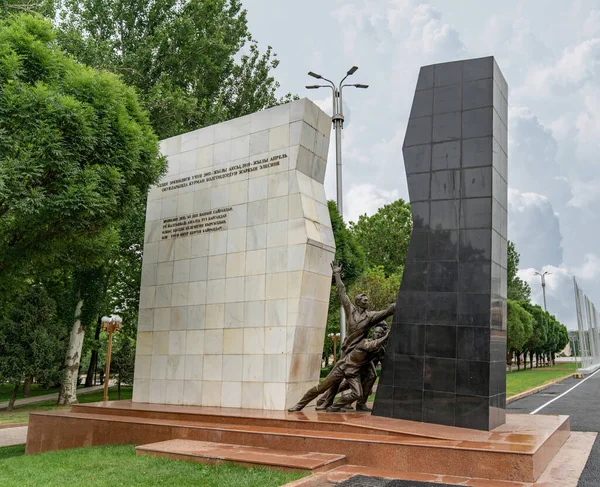 Bishkek Kyrgyzstan 2022 2002 Aksy 2010 사건을 기념하는 기념물 비슈케크 — 스톡 사진