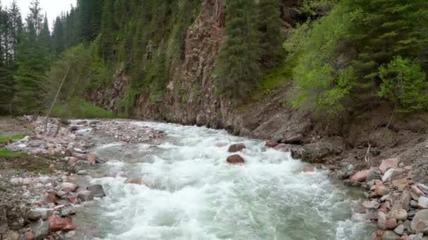 Jeti Oguz Kaňon Kyrgyzstánu Dechberoucí Přírodní Zázrak Jeho Tekoucí Řeka — Stock video