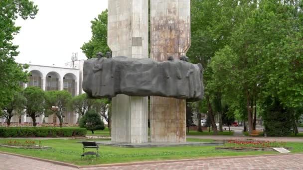 Bischkek Kirgisistan Mai 2022 Denkmal Der Völkerfreundschaft Ist Eine Markante — Stockvideo