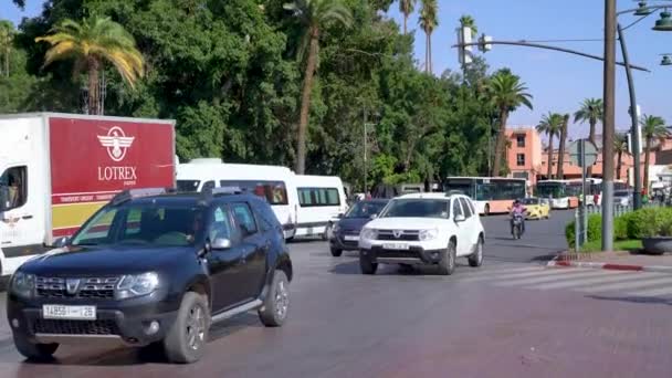 Марракеш Марокко Вересня 2022 Року Вуличний Рух Марракеші Автомобілями Автобусами — стокове відео