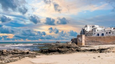 Essaouira şehir kalesi ve Essaouira kalesi, Fas kıyıları boyunca sağlam bir kale, tarihi Essaouira, Fas Medine 'de yer almaktadır.