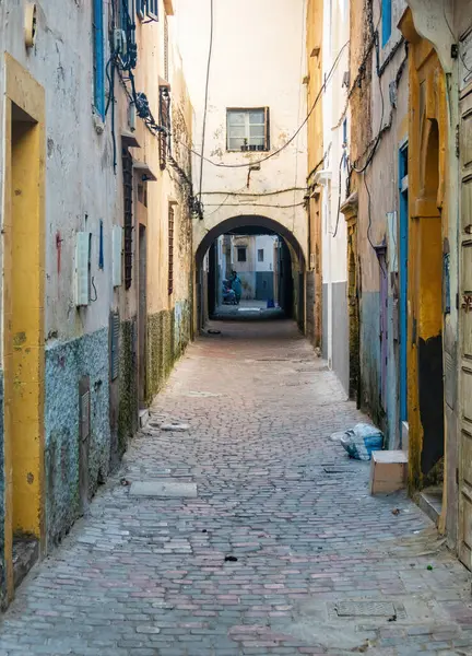 Essaouira 'nın Medina ilçesindeki tarihi dar yol, eski kasaba Fas