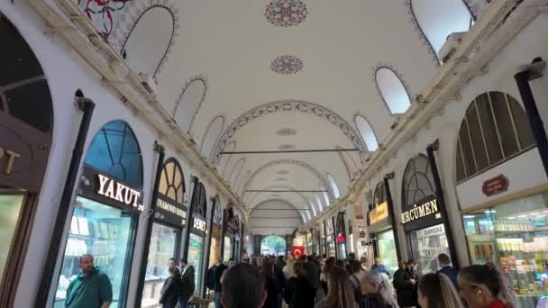 土耳其伊斯坦布尔 2023年12月7日 伊斯坦布尔历史上最大的集市 有许多商店和人群 是世界上历史最悠久 规模最大的古城伊斯坦布尔市场之一 — 图库视频影像