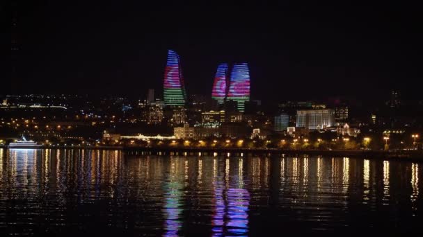 Baku Azerbaijão Julho 2019 Torres Chama Seus Exteriores Iluminados Com — Vídeo de Stock