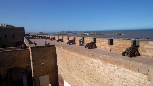 Essaouira Maroc Septembrie 2022 Turiștii Care Vizitează Cetatea Orașului Orașul — Videoclip de stoc