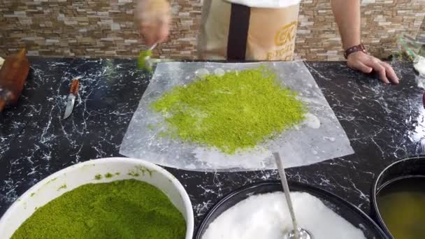 Gaziantep Türkei Juni 2023 Chef Bereitet Katmer Dessert Eine Traditionelle — Stockvideo