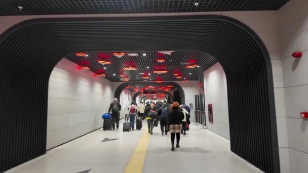 Isztambul Törökország 2023 December Isztambul Belvárosát Isztambul Repülőterével Összekötő Metróhálózaton — Stock videók
