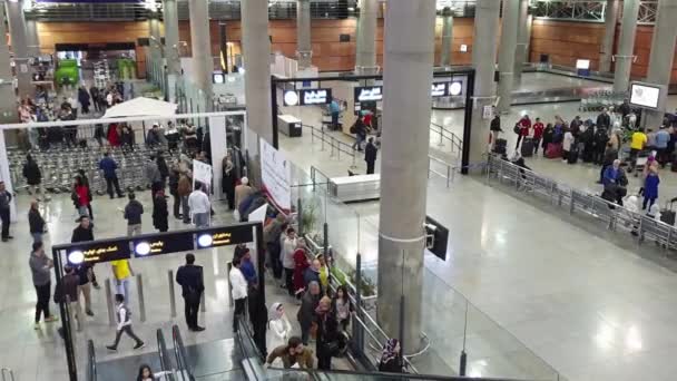 伊朗德黑兰 2023年5月10日 德黑兰伊玛目霍梅尼国际机场内的乘客 — 图库视频影像