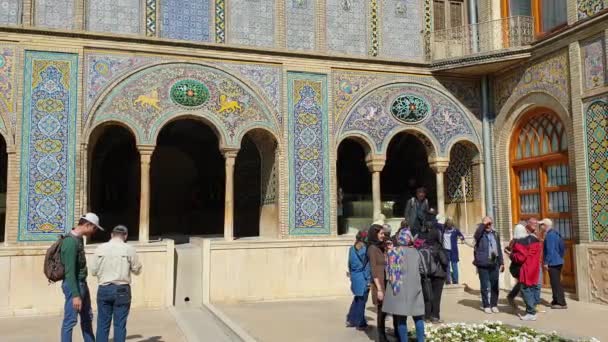 Τεχεράνη Ιράν Μαΐου 2023 Τουρίστες Επισκέπτονται Παλάτι Golestan Ένα Ιστορικό — Αρχείο Βίντεο