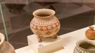 Şanlıurfa, Türkiye - 14.10.2022: Sanliurfa arkeoloji müzesi Göbeklitepe ve çömlek öncesi döneme ait pek çok eseriyle ünlüdür