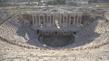 Denizli, Türkiye - 18 Şubat 2020: Hierapolis 'in amfitiyatro kalıntıları