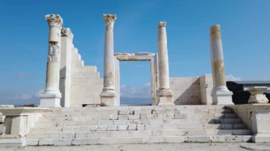 Denizli, Türkiye - 23 Şubat 2020: Laodikeia harabeleri veya Laodicea, Antik Asya 'da, şimdiki Türkiye' de, Lycus nehri üzerinde bulunan zengin bir antik Yunan kentidir.