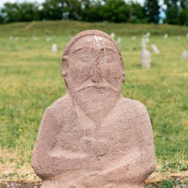 Kırgızistan 'daki Eski Burana Kulesi yakınlarındaki taş heykeller, ülkenin zengin kültür mirasını yansıtıyor..