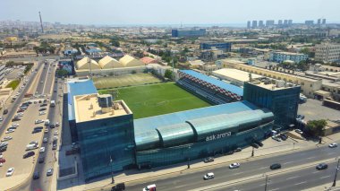 Bakü, Azerbaycan - 13 Haziran 2024: Arena futbol stadyumuna sorun. Sor Arena, futbol maçları, konserler ve kültürel etkinliklere ev sahipliği yapan çok amaçlı bir stadyum..