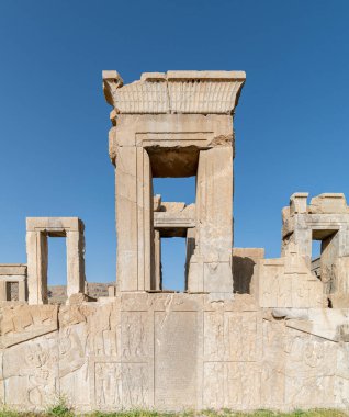 Persepolis, İran - 3 Mayıs 2019: Persepolis harabeleri, Achaemenid İmparatorluğu 'nun büyük törensel başkenti, İran İmparatorluk mimarisi ve kültürünün sergilendiği yer..