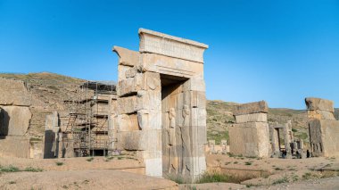 Persepolis, İran - 3 Mayıs 2019: Persepolis harabeleri, Achaemenid İmparatorluğu 'nun büyük törensel başkenti, İran İmparatorluk mimarisi ve kültürünün sergilendiği yer..