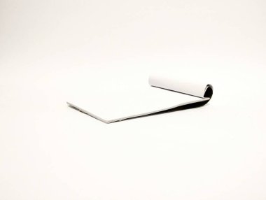 Beyaz arkaplanı olan bir not defteri resmi 