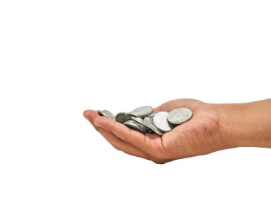 Endonezya sikkelerini tutan bir el resmi. Gümüş sikke tutan bir elin resmi. Bir el ve bozuk para resmi.