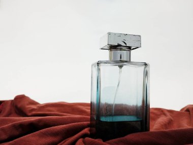 Parfüm şişesi resmi