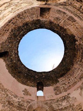 Diocletian Sarayı 'nın taştan duvarları 