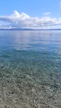 Makarska sahilinde güzel mavi deniz