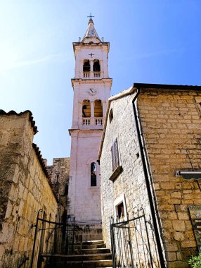 Hırvat adası Hvar 'daki tarihi Katolik Kilisesi