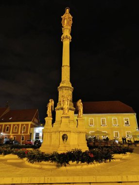 Zagreb 'de güzel bir akşam, Hırvatistan' ın St. Mary Heykeli