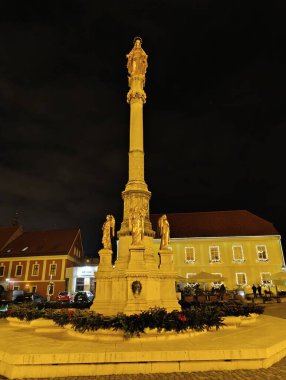 Zagreb 'de güzel bir akşam, Hırvatistan' ın St. Mary Heykeli