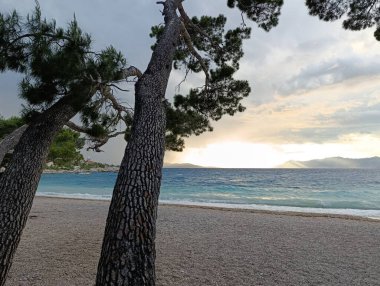 Sahilde güzel bir gün batımı